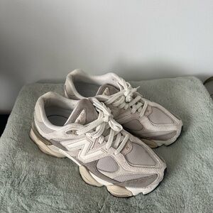 New Balance Women's Sneakers in Cream and Tan